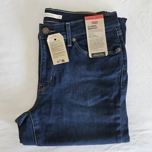NWT Levi's Classic Bootcut Jeans Size 8 Short